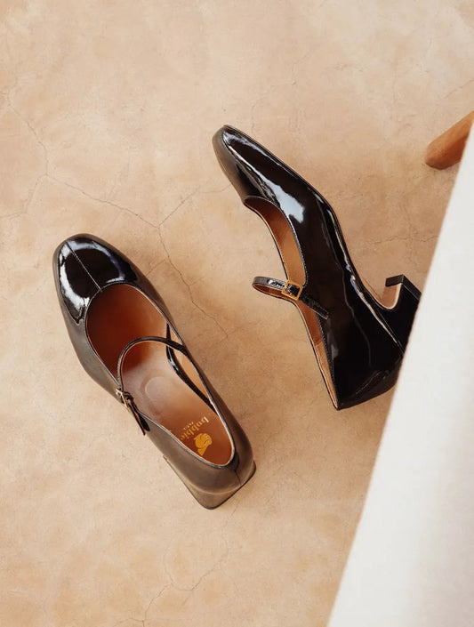 Lacquered Black