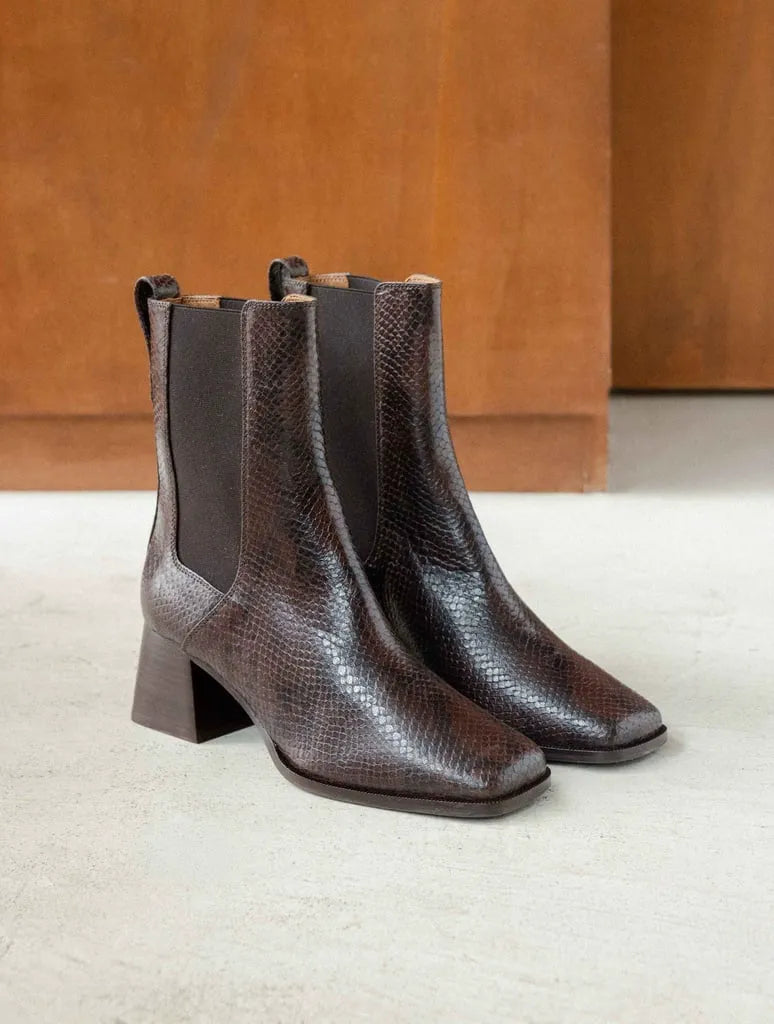Cobra Brown