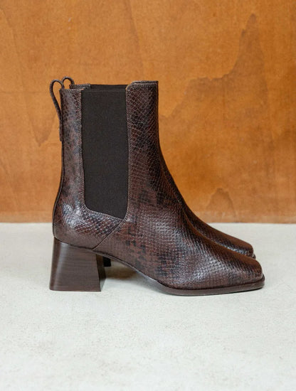 Cobra Brown