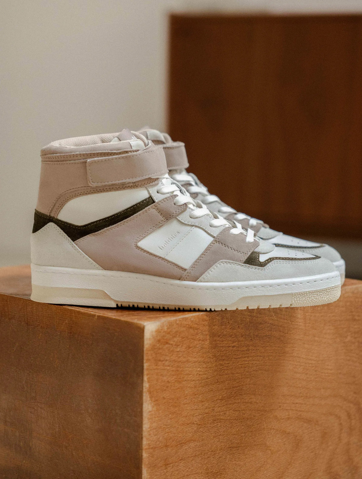 Off-White & Linen Taupe