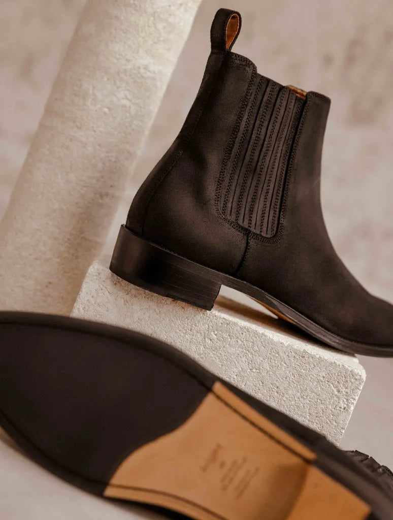 Vesuvius Black