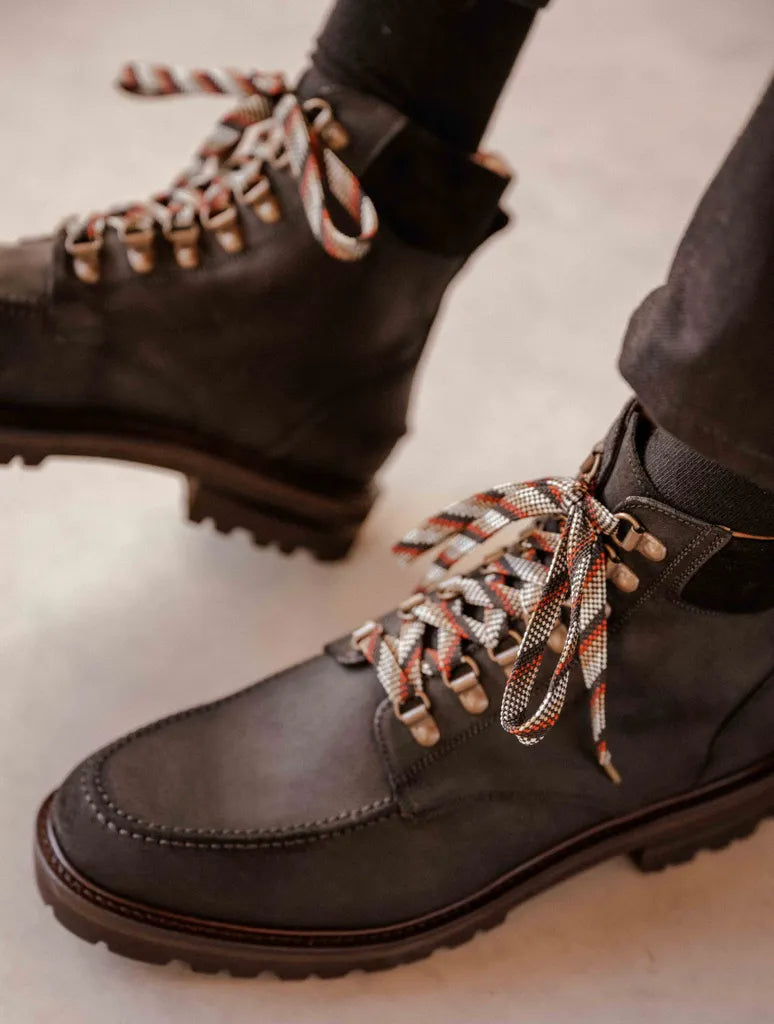 Vesuvius Black
