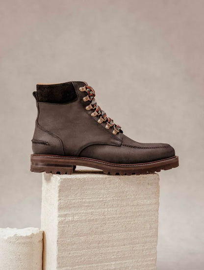 Vesuvius Black