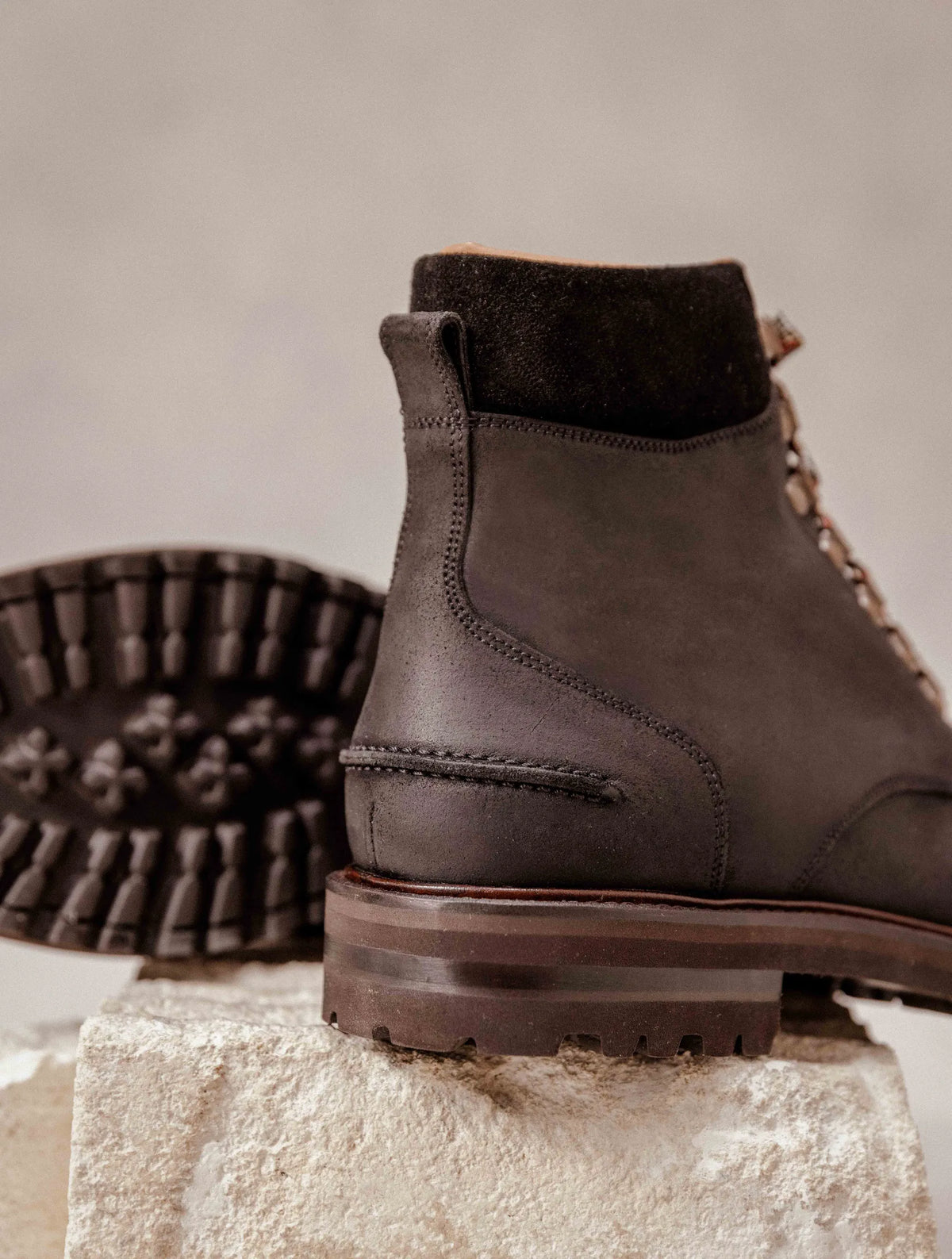 Vesuvius Black