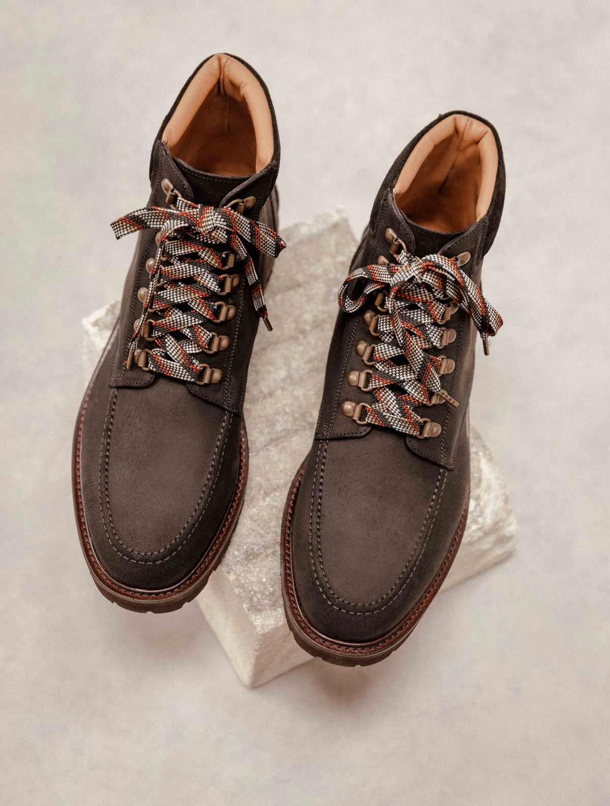 Vesuvius Black